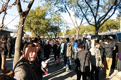 數萬人逼進北京 天安門傳單滿天飛