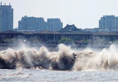 大陸樓市量價大跌 崩盤已現