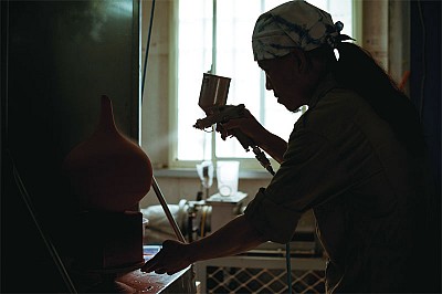 >人物專訪 仿古工法 羅紹綺燒出典雅灰釉陶