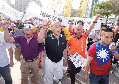 >康師傅在臺遭「滅頂」 大陸有「門神」庇護？