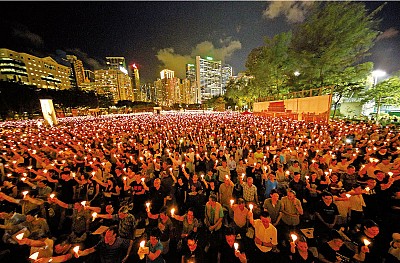 香港逾13萬良心燭光悼「六四」 向中共說不