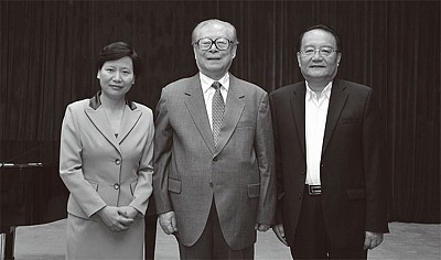 上海海洋大學前校長被處分 曾陪江詭異露面