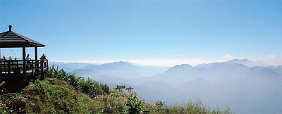 >雲霧中的二延平山