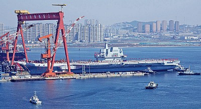 中國自製航母下水 與美艦差距巨大
