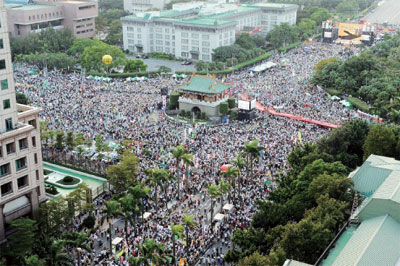 「反黑心‧顧台灣」  六十萬人上街抗議毒奶與陳雲林來台