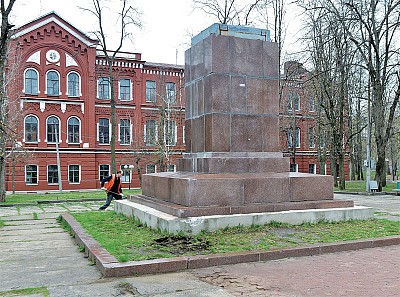 推倒前蘇共人物雕像 烏克蘭全面清理共產黨